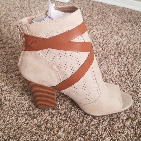 Shoes - Open toed booties